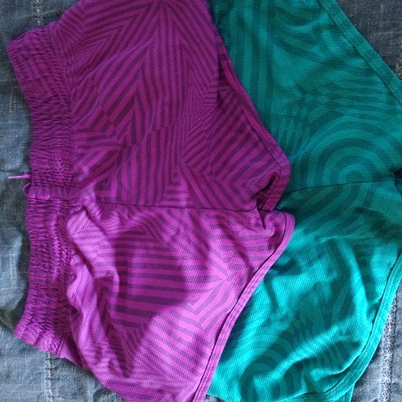 Large athletic Reebok shorts - Picture 4 of 4